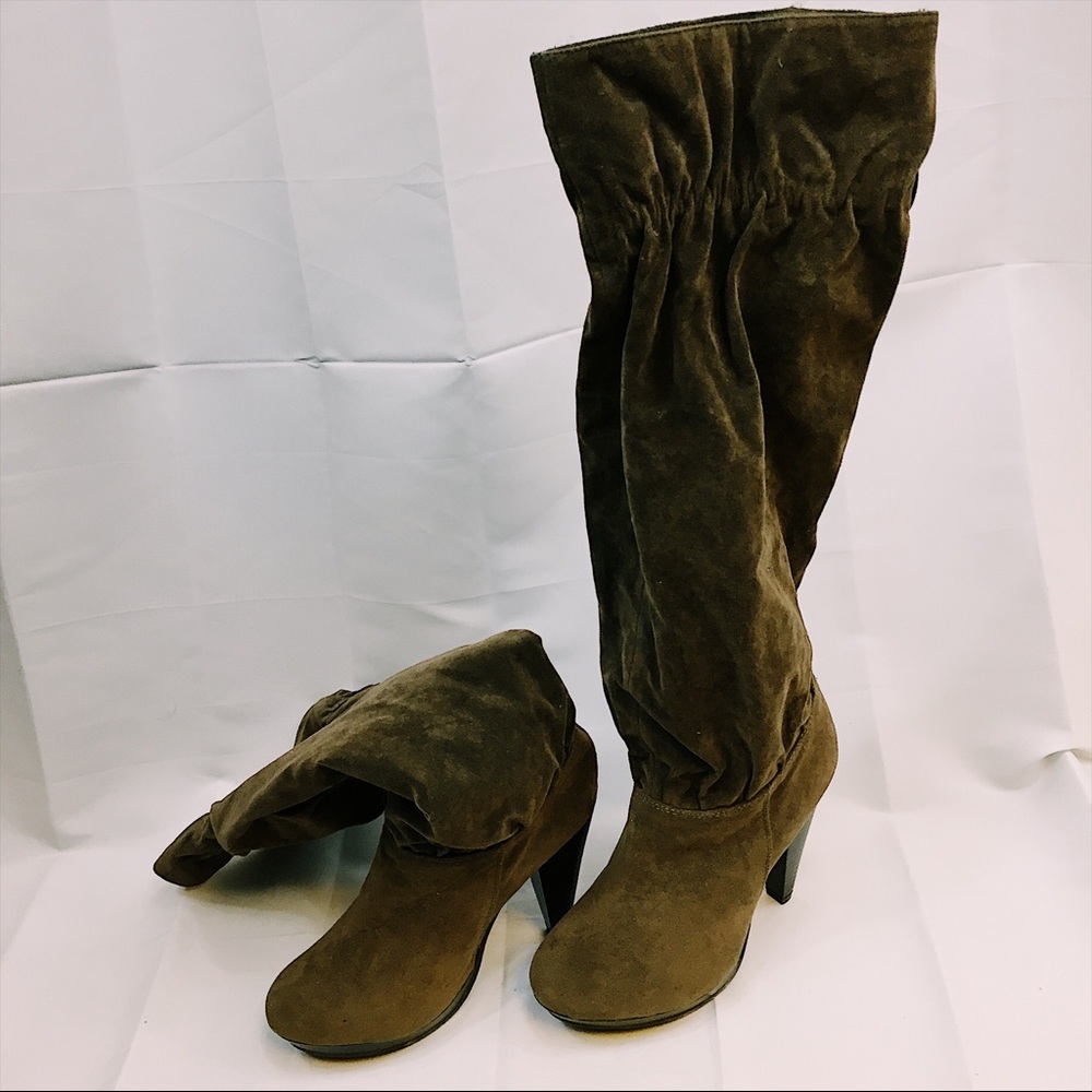 Dollhouse Knee High Boots Taupe Size 6.5 EUC